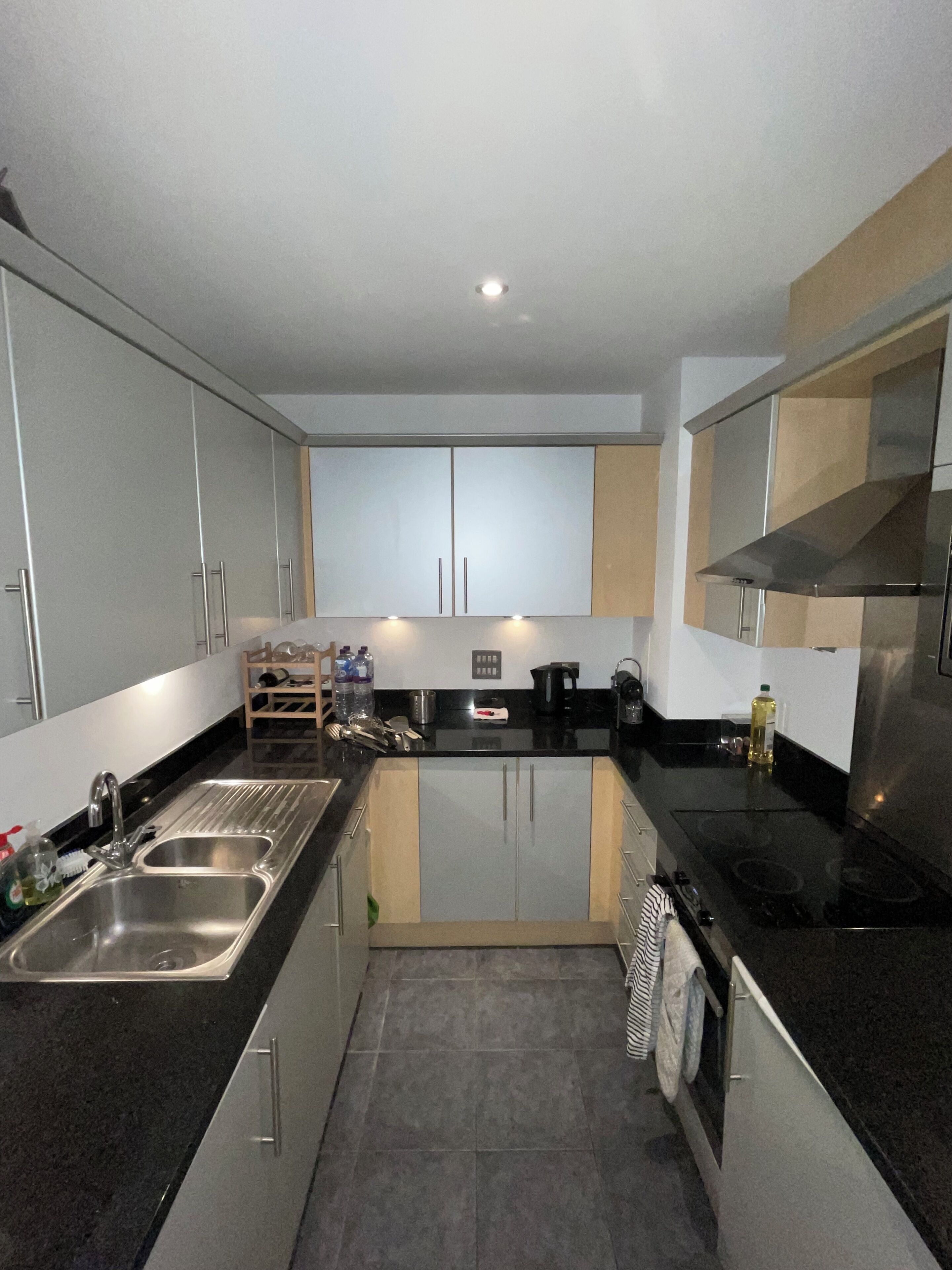 Køleskab, mikrobølgeovn, ovn, kogeplade