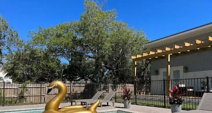 Large Group-Friendly Beach Villa with Heated Pool, Hot Tub & Private Pool House