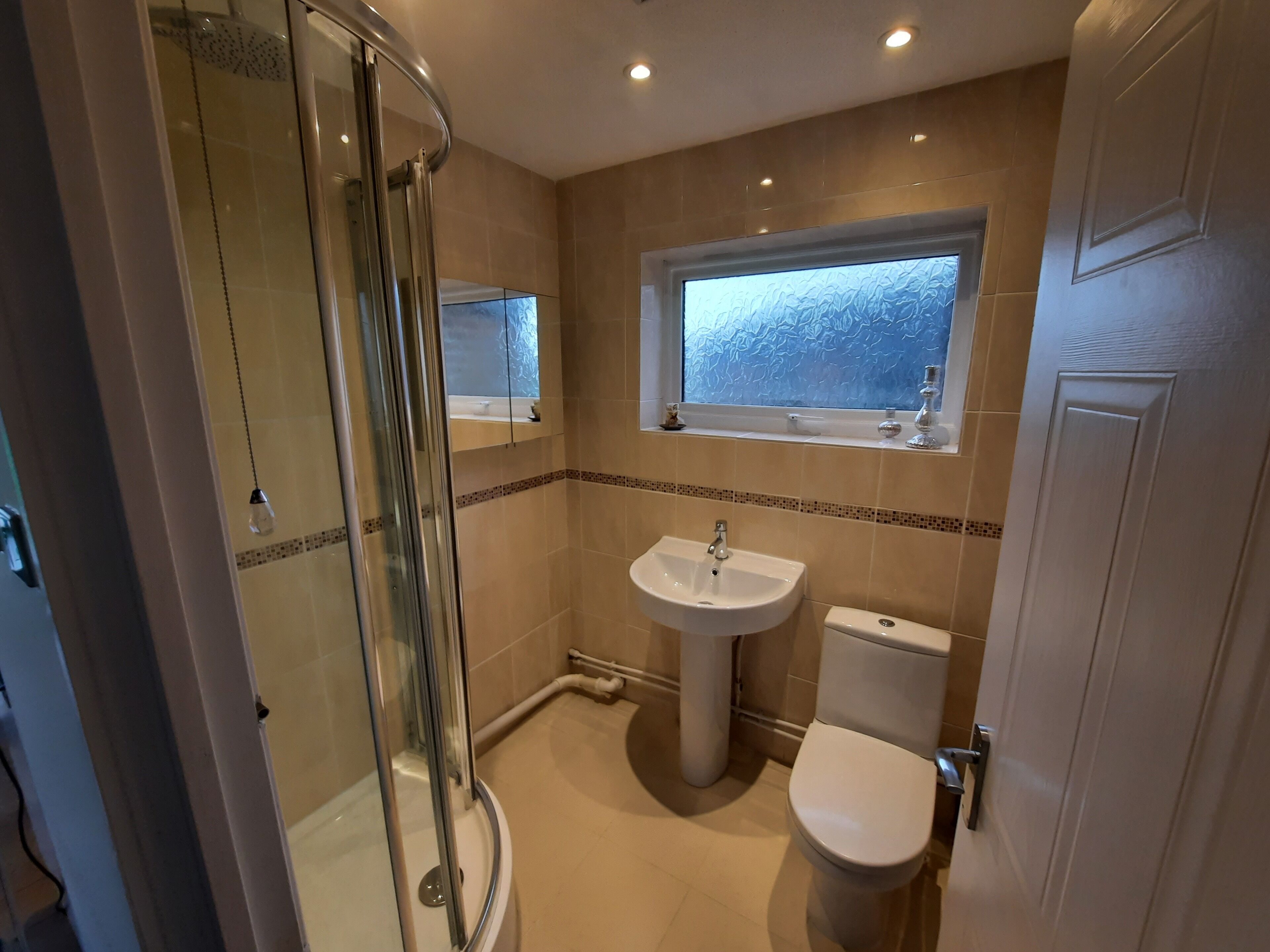 Chalet | Kamar mandi | Shower, pengering rambut,  dan handuk