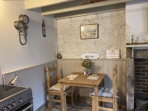 Dining - Willow Cottage, cosy & quirky in Middleton in Teesdale (Middleton-in-Teesdale)