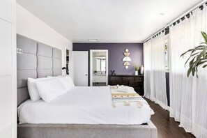 5 bedrooms, iron/ironing board - Foxy Flats · Hidden Desert - Luxurious home in Joshua Tree (Joshua Tree)