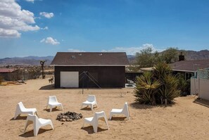Property grounds - Foxy Flats · Hidden Desert - Luxurious home in Joshua Tree (Joshua Tree)