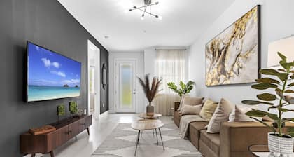 Luxe Naples Bungalow w/ pool - 3BR King Bed