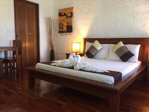 Kamar Double Deluks, pemandangan laut | Minibar dan didekorasi berbeda-beda