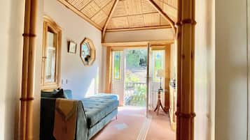 House | 3 bedrooms, iron/ironing board, free WiFi, bed sheets