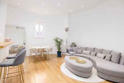 Appartement dans un dôme près de la Tour Eiffel