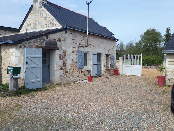 Exterior - Chambres et table d'hôtes, "Charme et Bien-être" -LOGÉVEIL- Near forest and golf course (Baugé en Anjou)