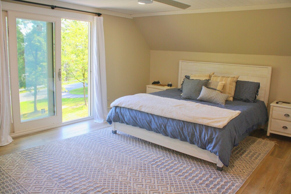 ADK Lakeview Home Swim, Hike, Ski YEAR ROUND Bolton Landing Vrbo