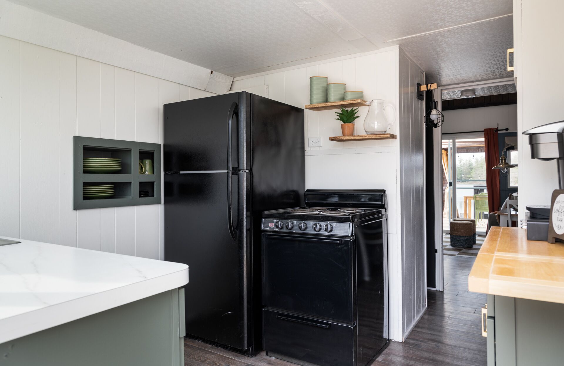 Lakefront Tiny-Home w/ HotTub, Sauna, Pontoon, & Kayaks