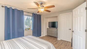 4 bedrooms, in-room safe, desk, iron/ironing board