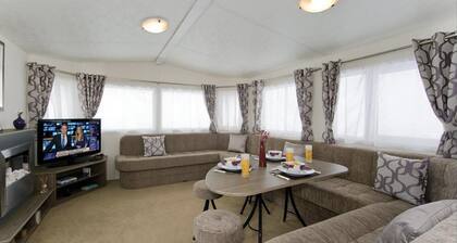 Stunning 4-bed Caravan in Mablethorpe Sleeps 10