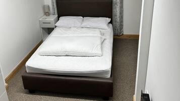 Apartment, 1 Queen Bed | 1 bedroom, iron/ironing board, free WiFi