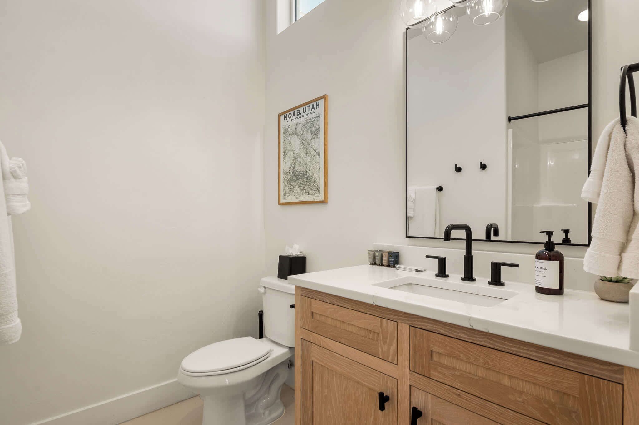 Een douche, een haardroger, handdoeken