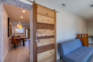 Télévision, espaces bureaux, écrans d'ordinateur, imprimantes