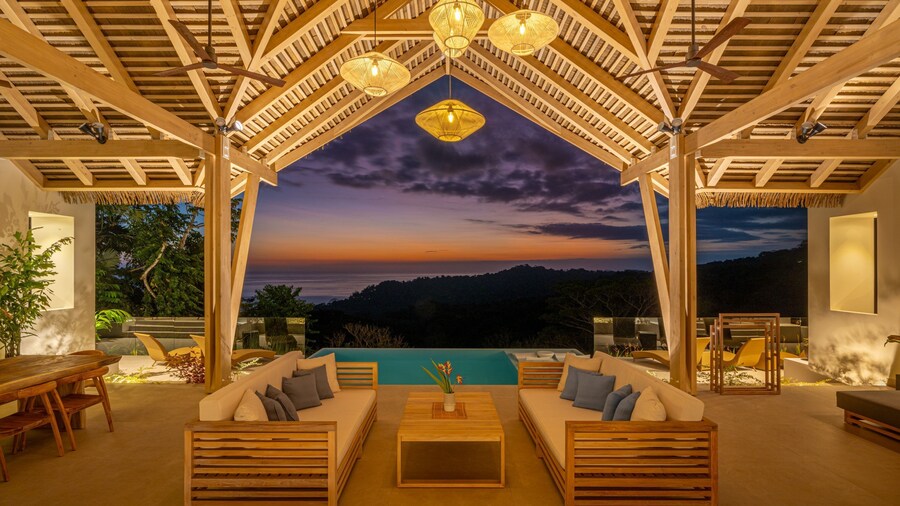 Luxury Jungle Haven Ocean View Infinity Pool