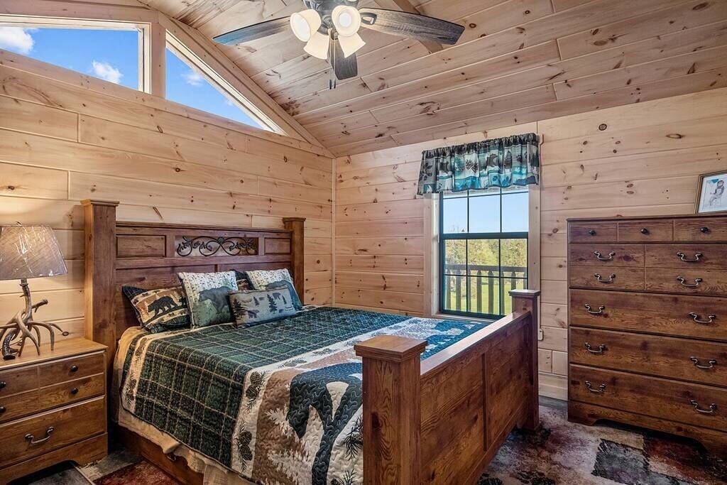 Cozy Hillside Cabin 2/1 Peaceful