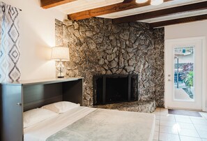 2 bedrooms, desk, iron/ironing board, travel cot - Relaxing Oasis: Private Pool Home with Lush Backyard  (Fort Lauderdale)