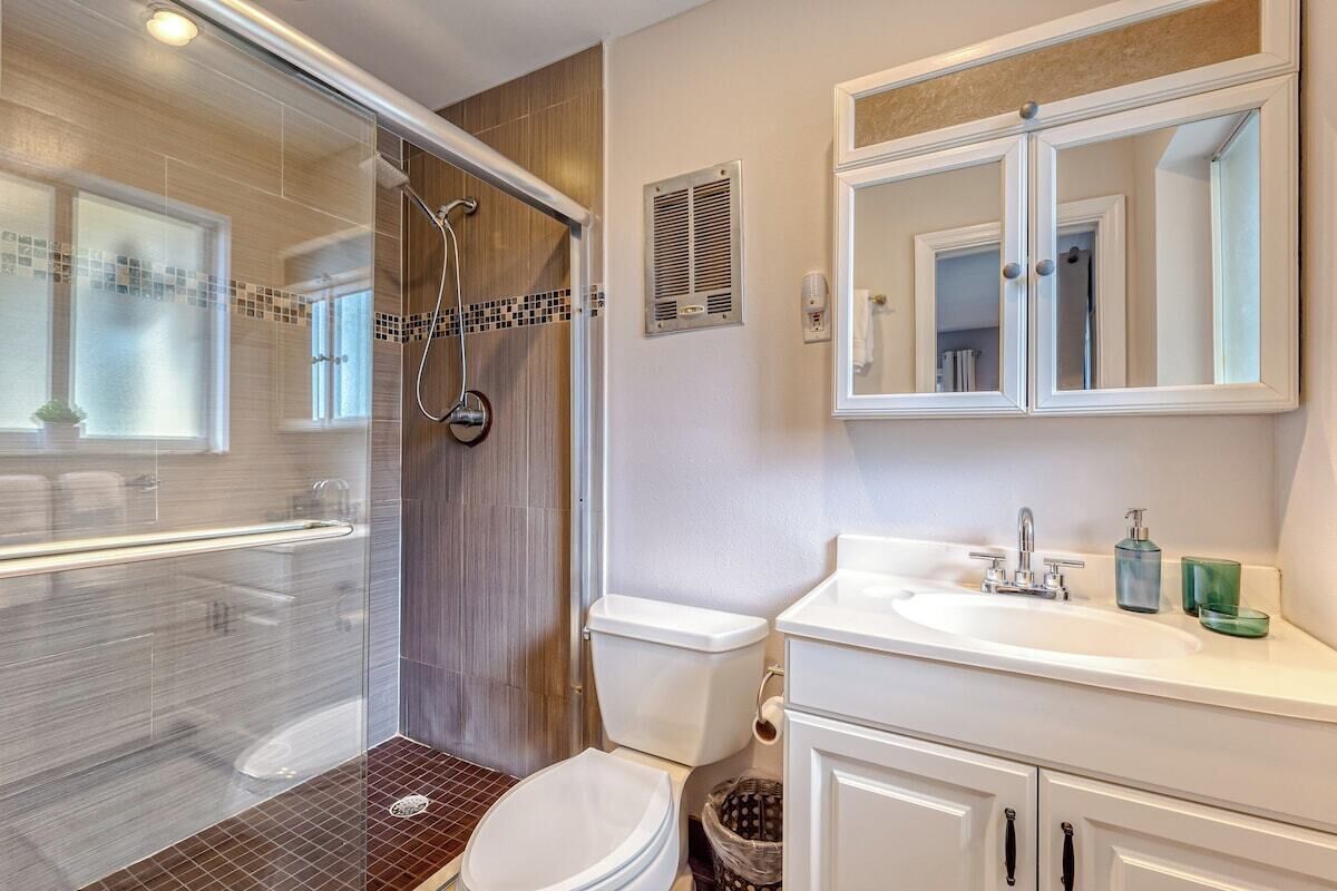 Tropical & secluded heated pool home in Ft Lauderdale FL