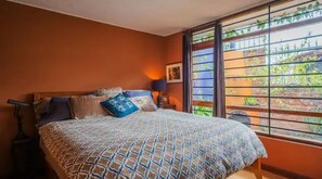 3 Schlafzimmer, Schreibtisch, Bügeleisen/Bügelbrett, Reisekinderbett