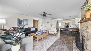 Family House, Multiple Bedrooms, Private Pool | Living area