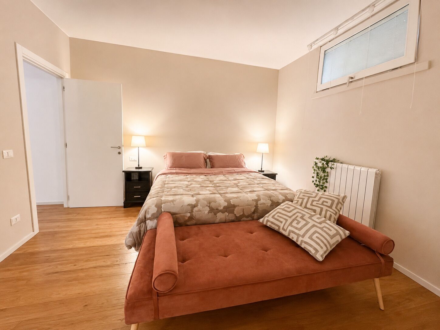 2 Schlafzimmer, Schreibtisch, Reisekinderbett, WLAN