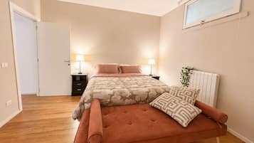 2 Schlafzimmer, Schreibtisch, Reisekinderbett, WLAN