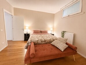 2 bedrooms, desk, travel cot, WiFi - Lumina Hidden Terrace - Charming Family Apartment in the Heart of Perugia (Perugia)