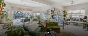 Smart TV, chimenea y estéreo
