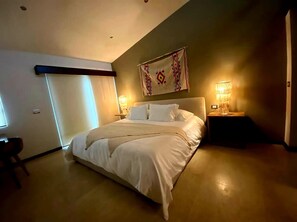6 bedrooms, travel crib, free WiFi, bed sheets
