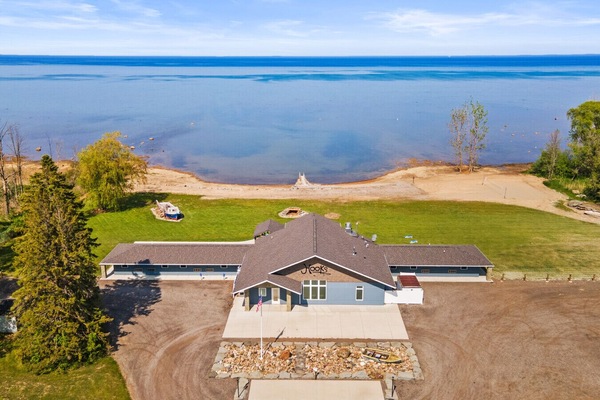 Panoramic views so good, you’ll forget your phone exists