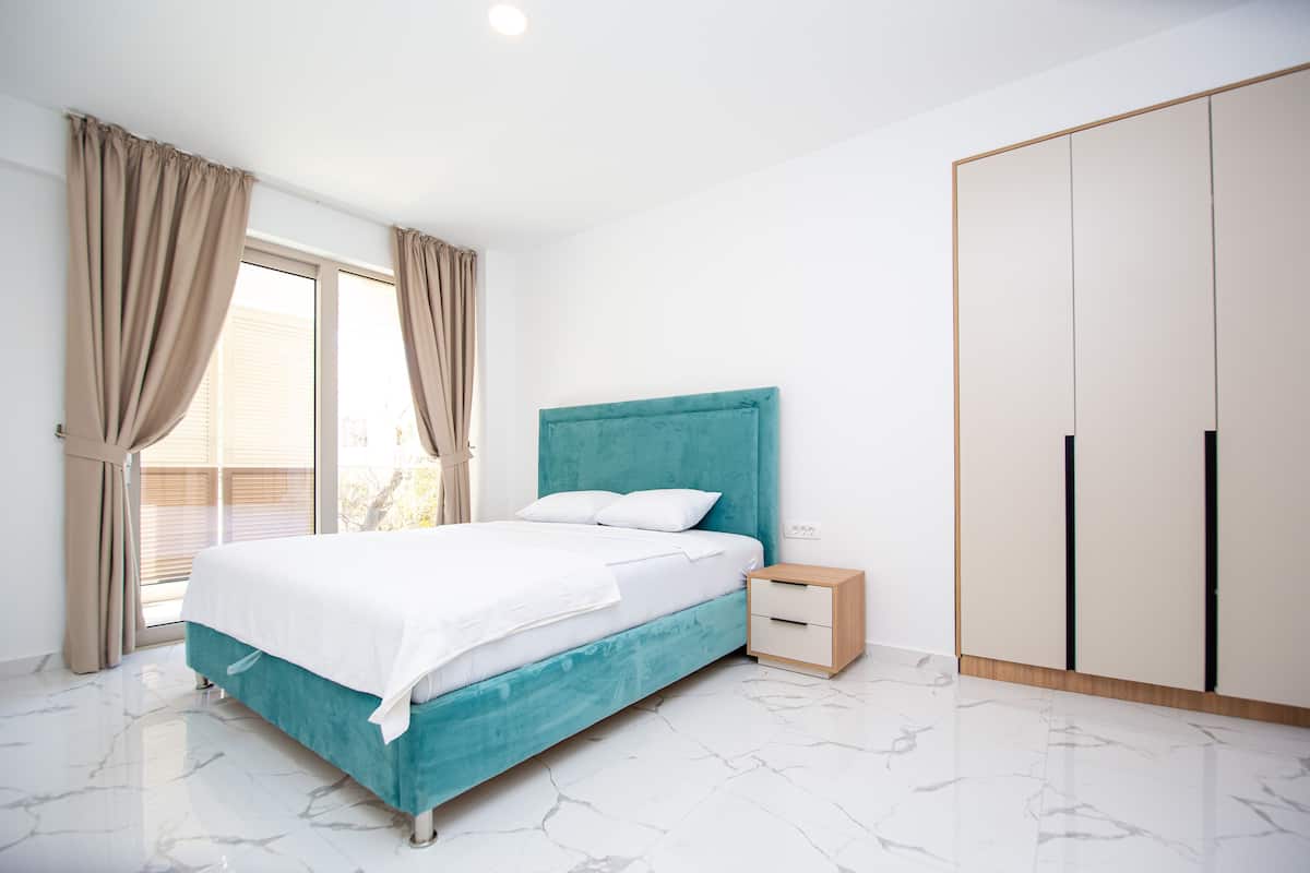Premium Apartment | 1 bedroom, desk, soundproofing, travel cot