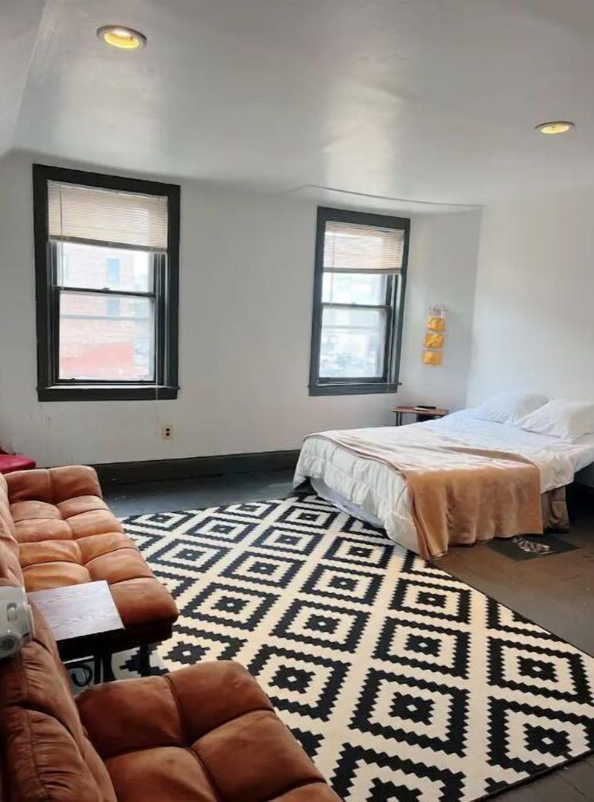 Northern Liberty Artist home 2 bedrooms apt & Loft sleeps up to 11 Apt C