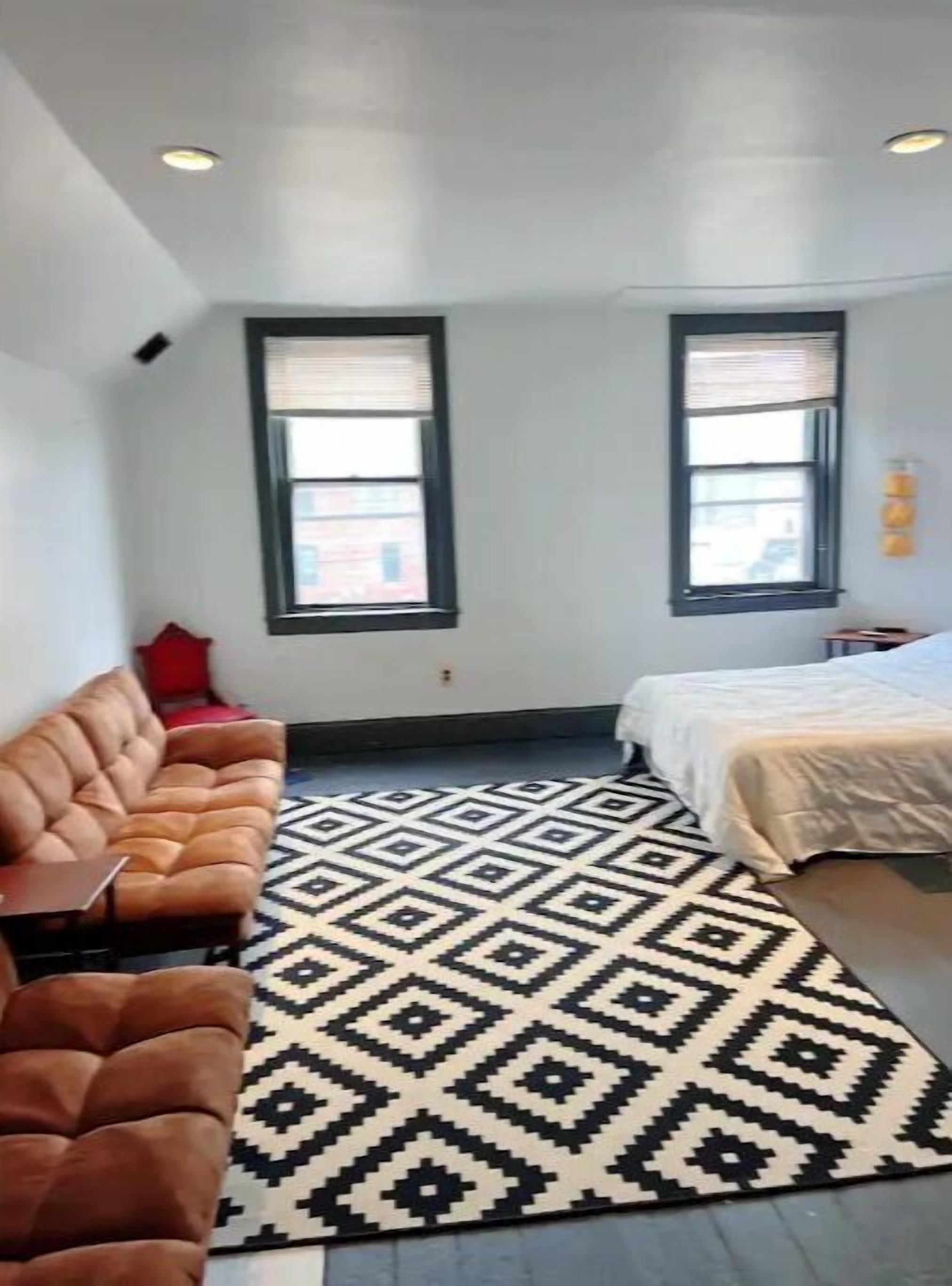 Northern Liberty Artist home 2 bedrooms apt & Loft sleeps up to 11 Apt C