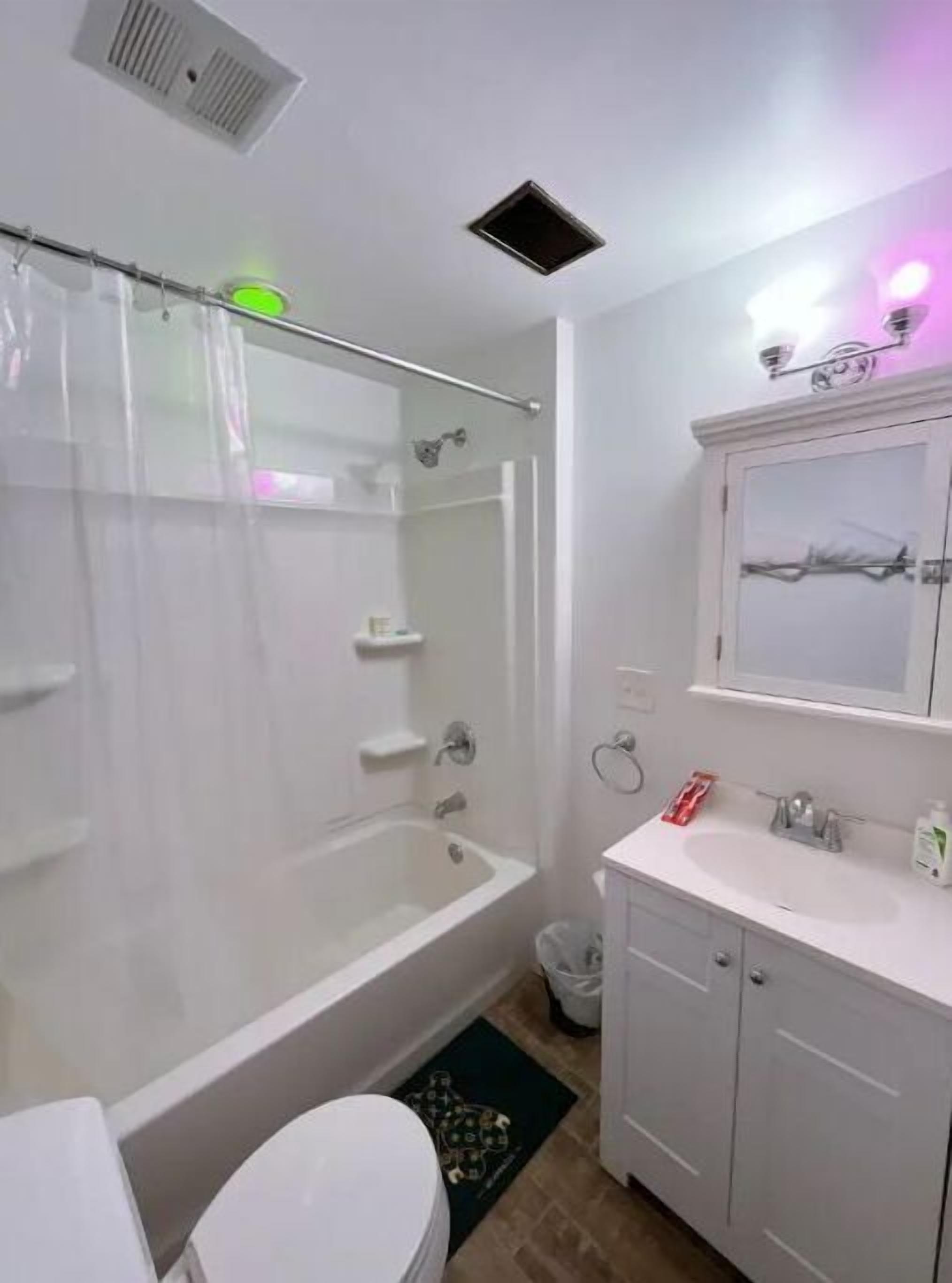 Northern Liberty Artist home 2 bedrooms apt & Loft sleeps up to 11 Apt C