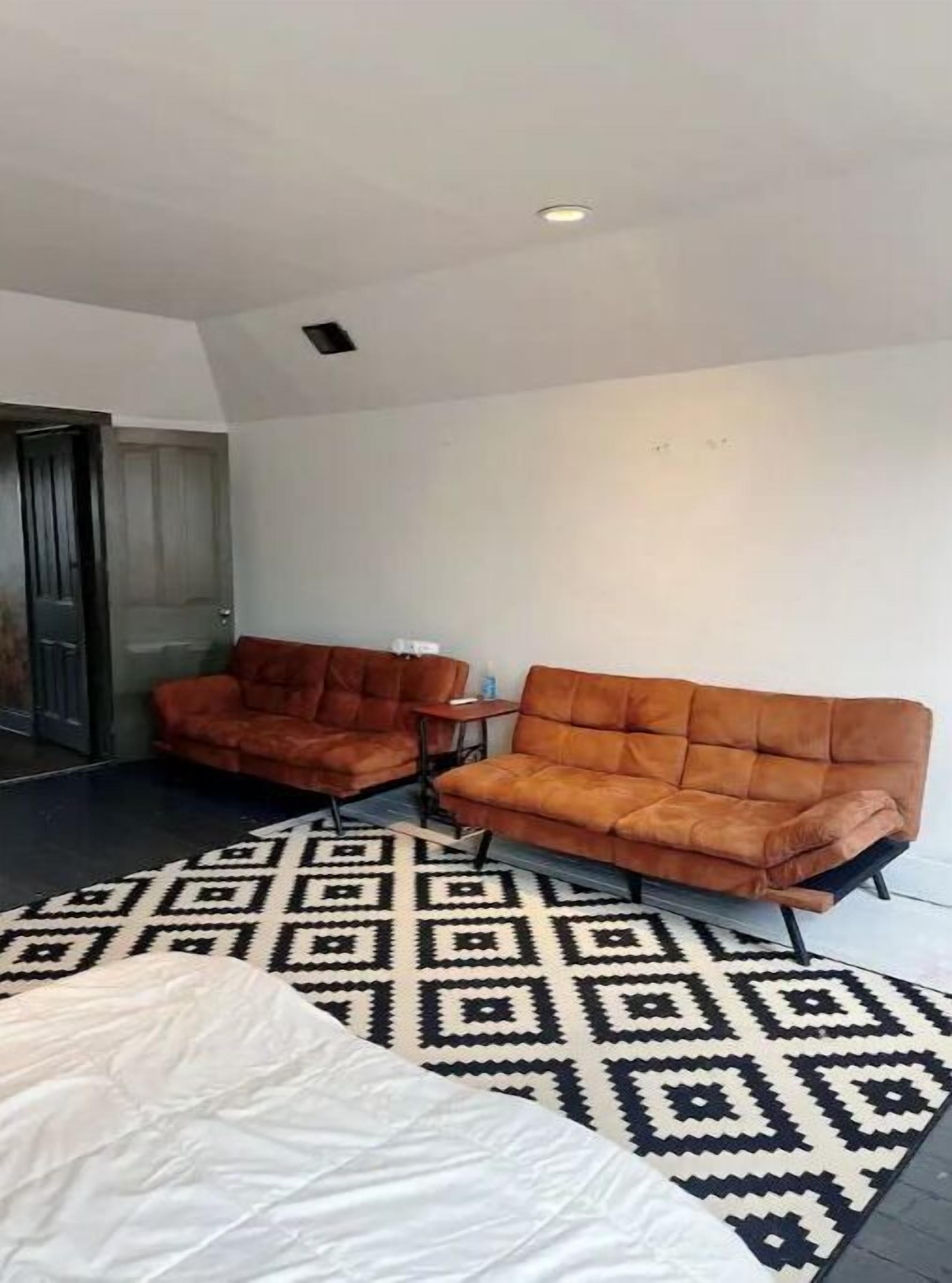 Northern Liberty Artist home 2 bedrooms apt & Loft sleeps up to 11 Apt C