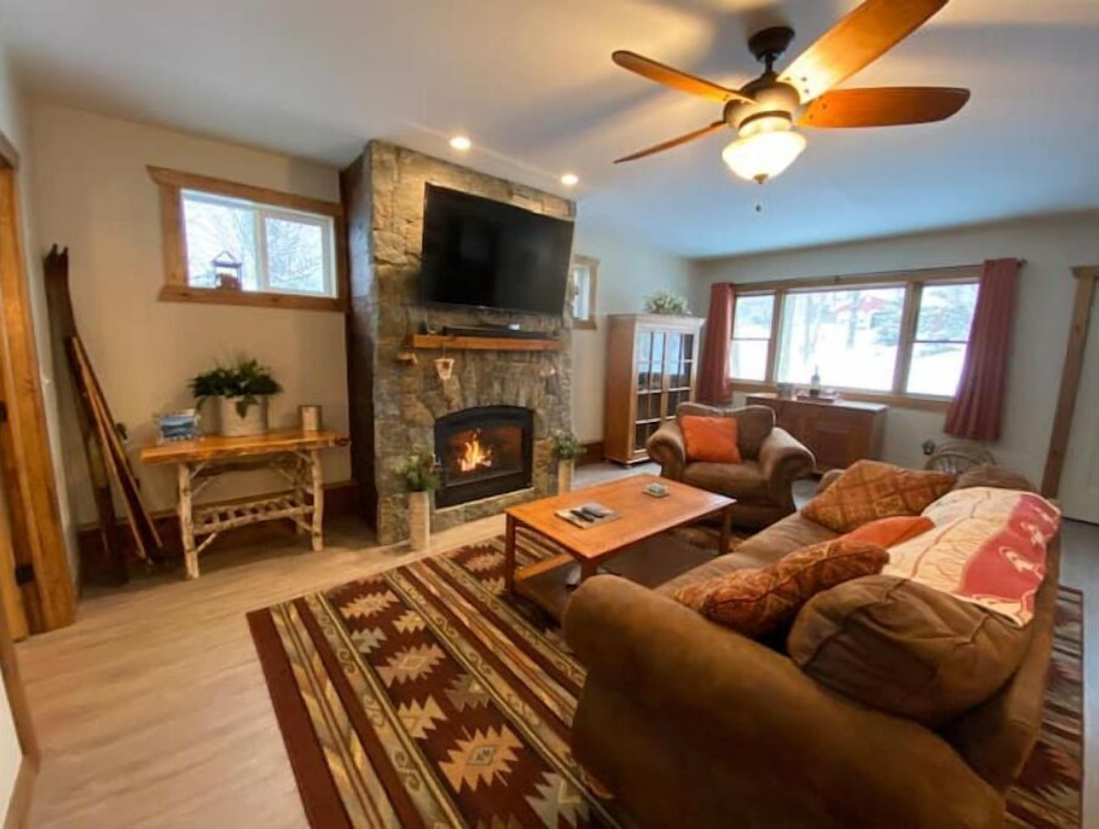 Romantic Spring Getaway-Close to Bolton downtown