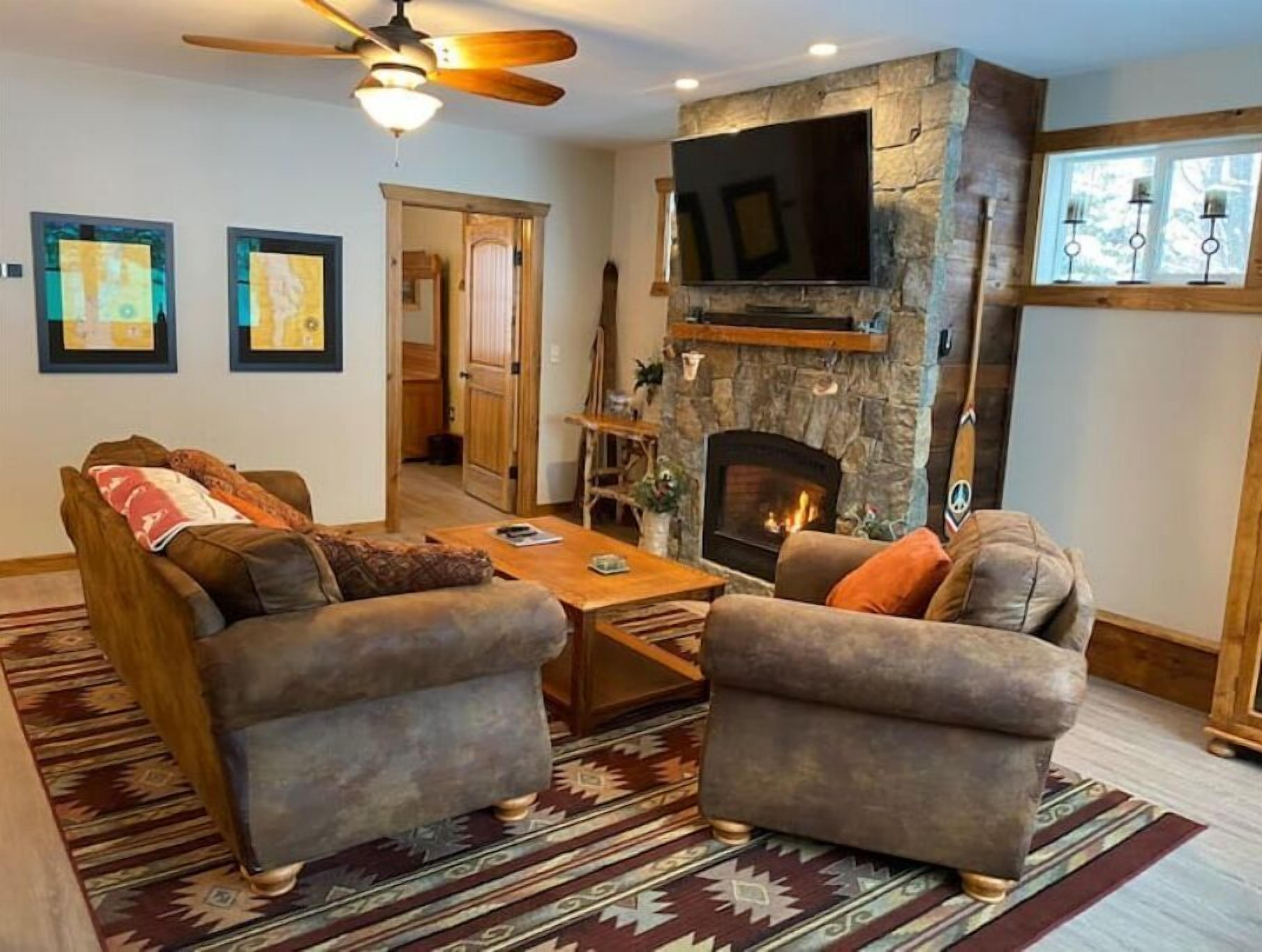 Romantic Spring Getaway-Close to Bolton downtown