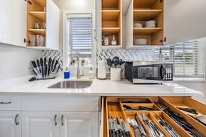 Fridge, oven, stovetop, coffee/tea maker