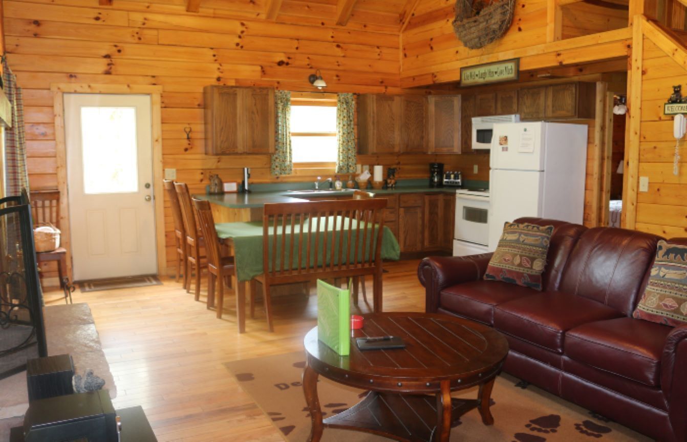 Honey Bear Hideaway--Log Cabin, Hot Tub in Hocking HIlls