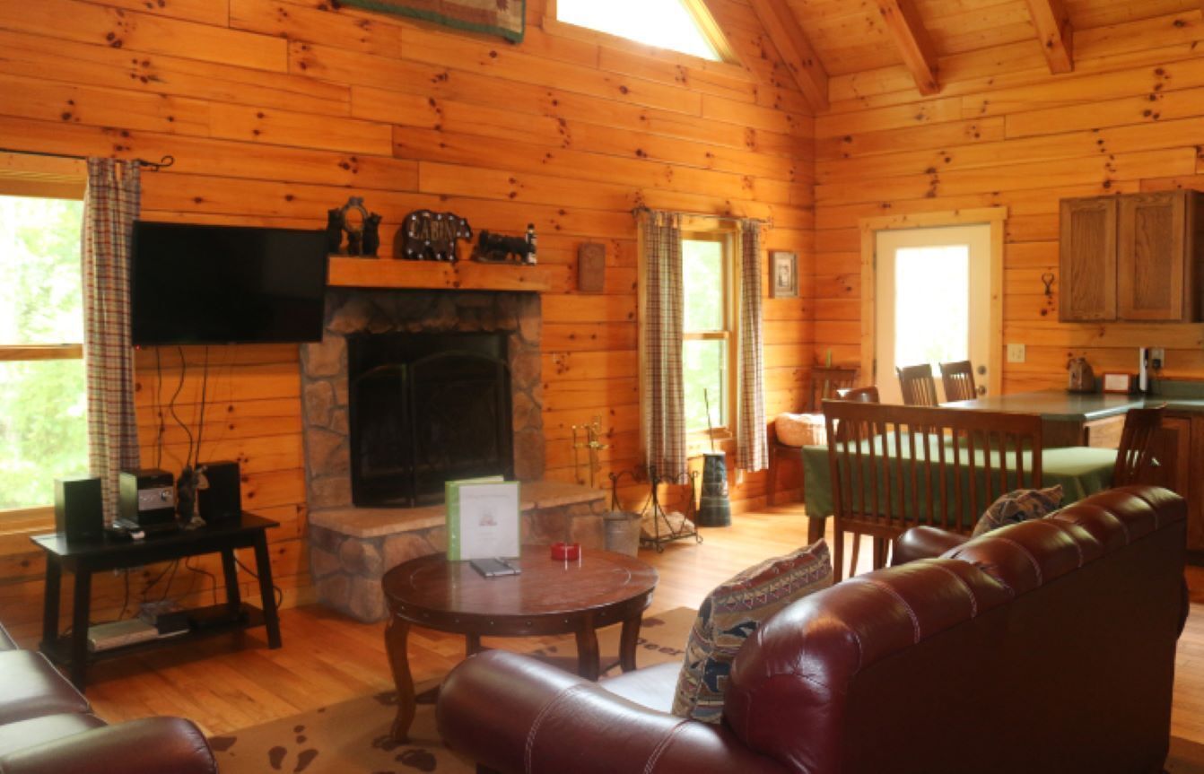 Honey Bear Hideaway--Log Cabin, Hot Tub in Hocking HIlls