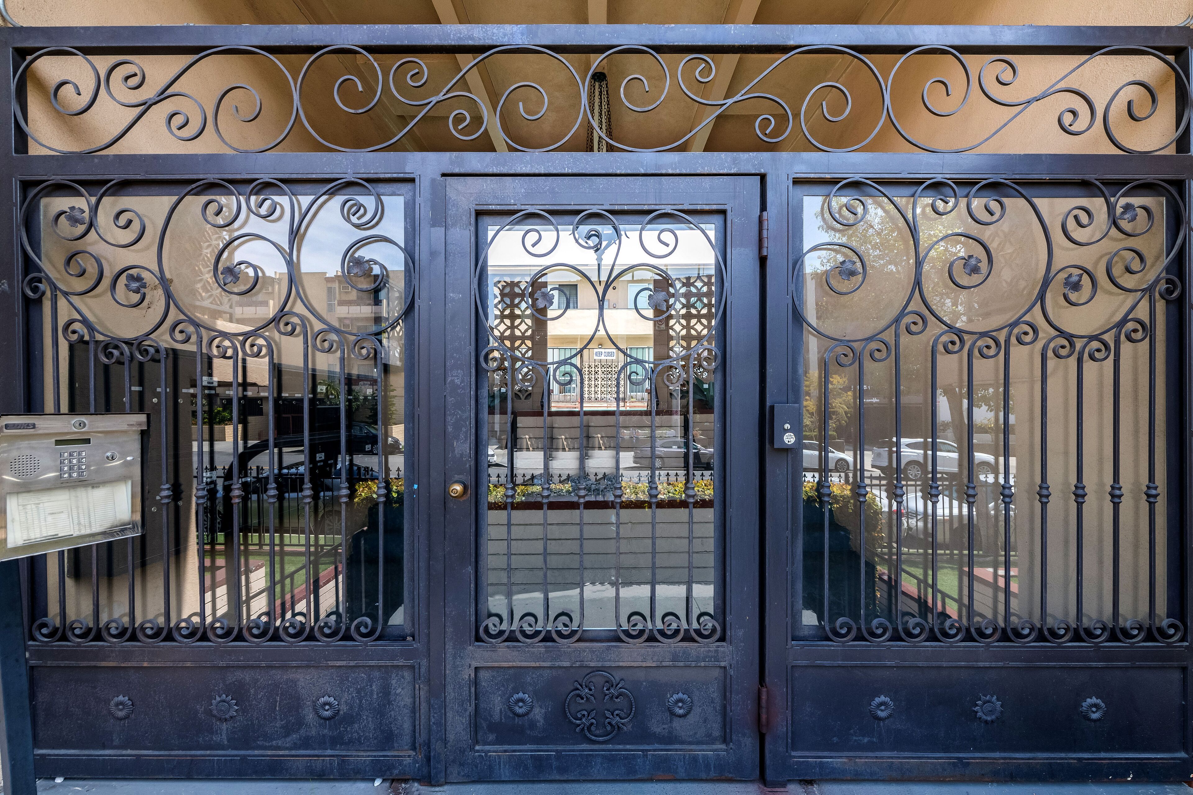 تفاصيل الفندق من الخارج