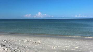 Beach nearby, sun loungers, beach towels