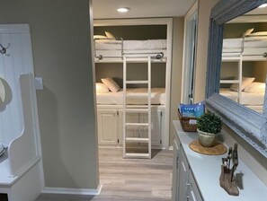 2 bedrooms, desk, iron/ironing board, free WiFi