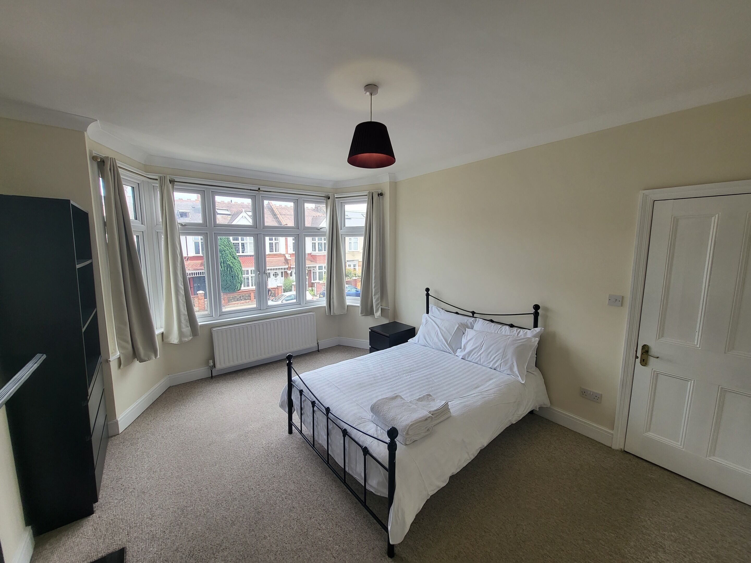 Spacious Central 5 Bedroom House by Tube Station