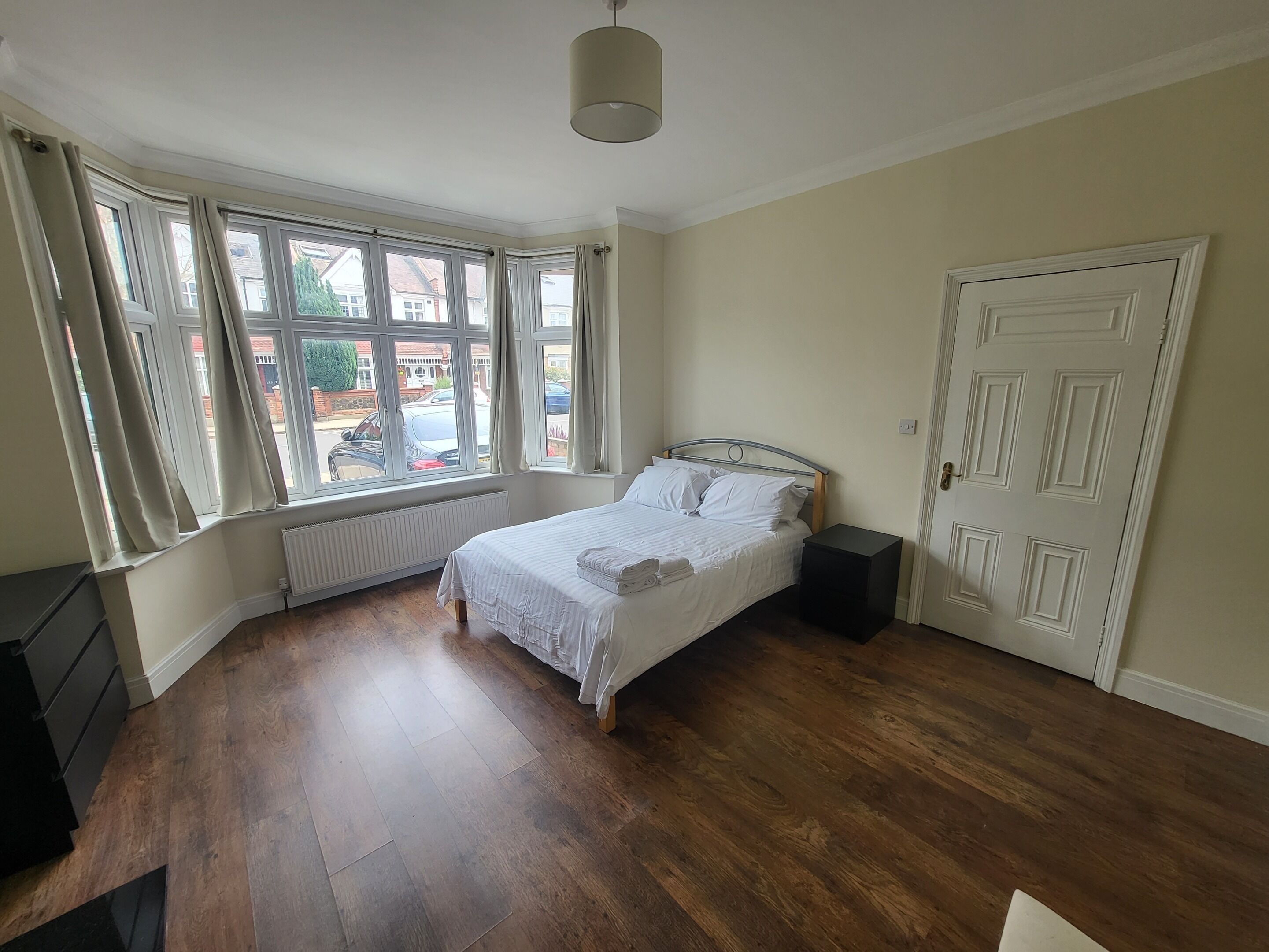 Spacious Central 5 Bedroom House by Tube Station