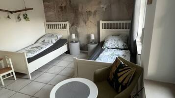 2 Schlafzimmer, Reisekinderbett, kostenloses WLAN, Bettwäsche