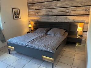2 quartos, berço de viagem, Wi-Fi de cortesia, roupa de cama