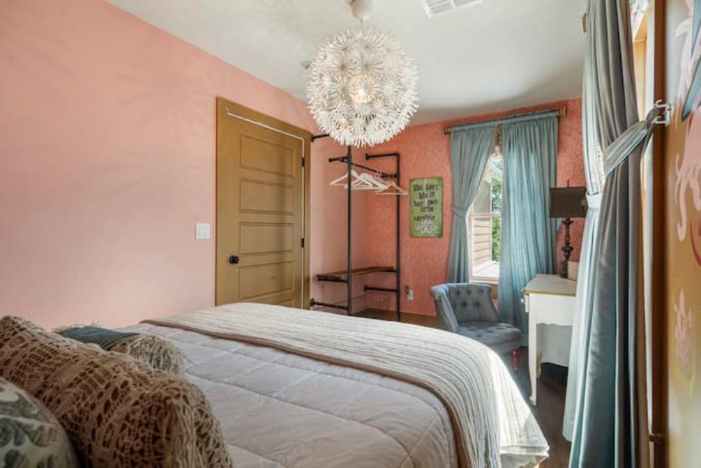 Carlton Landing Home with Guest House & Private Pool