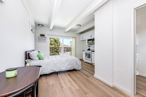 Room - Sunshine & Pool in vibrant KTown (Los Angeles)