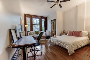 4 bedrooms, desk, free WiFi, bed sheets